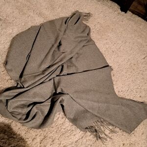 HALARA Gray Knit Scarf -‎ Not worn!